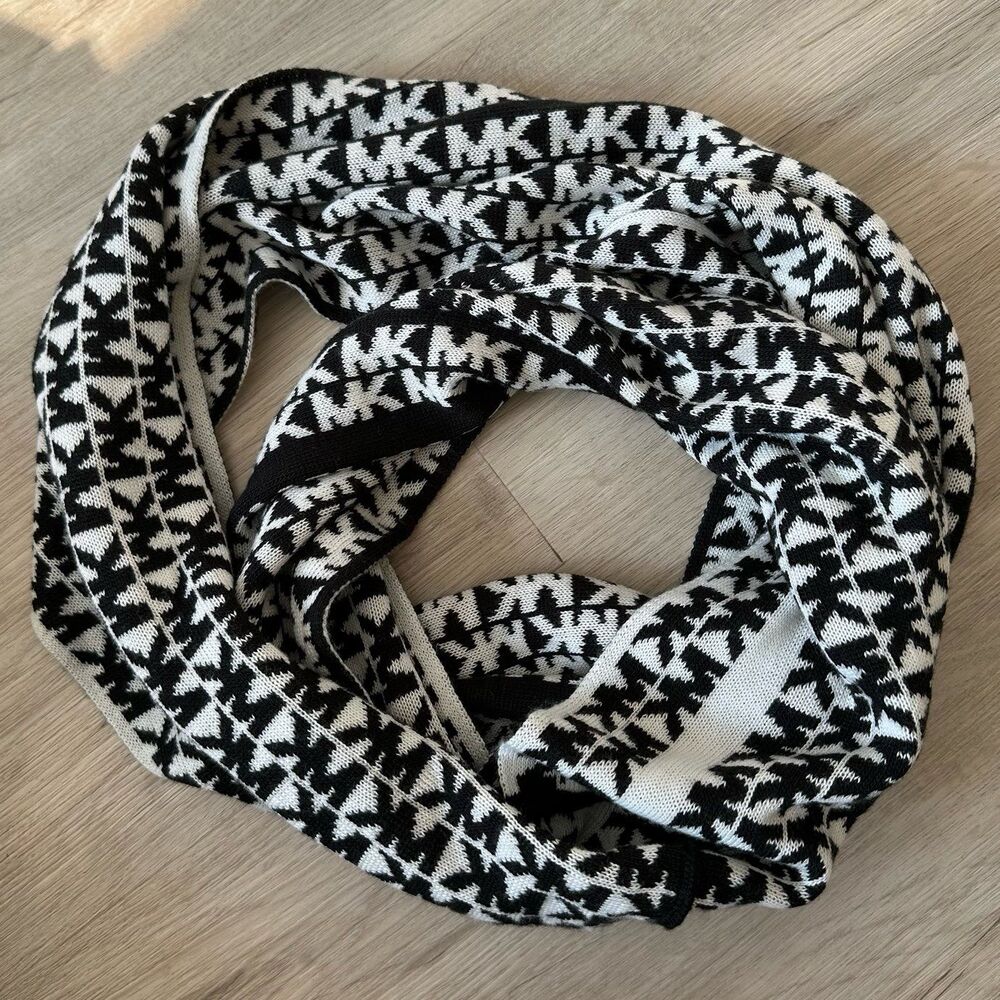 Michael Michael Kors MK Black & White Acrylic Knit Infinity Scarf